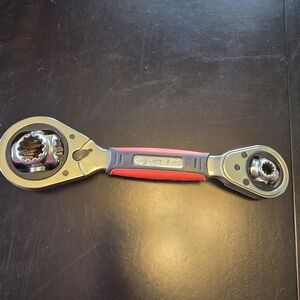 Double-Ended Ratcheting Wrench in Red and Silver